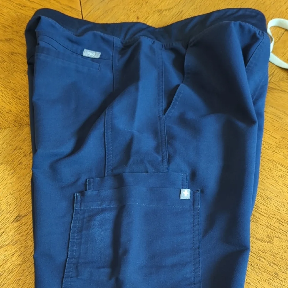 Figs Men's Navy Axim Cargo Scrub Pants